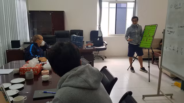 Một ngày làm việc của HLV Park Hang Seo trong giai đoạn dịch
