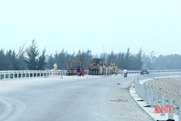 “Tăng máy, giảm người” trên các công trình giao thông ở Hà Tĩnh