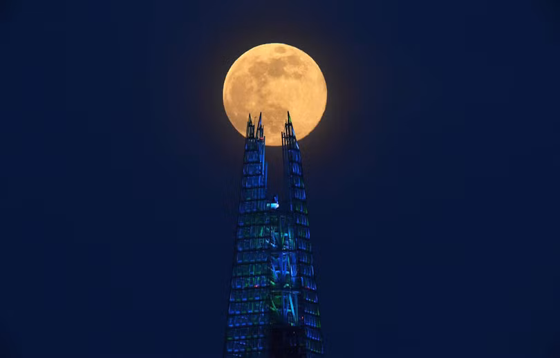 Siêu trăng lớn nhất năm rực sáng trên thế giới