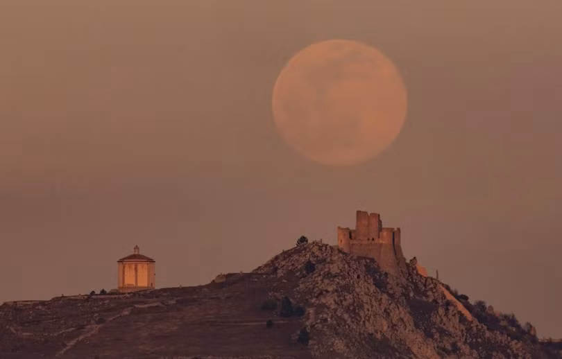 Siêu trăng lớn nhất năm rực sáng trên thế giới