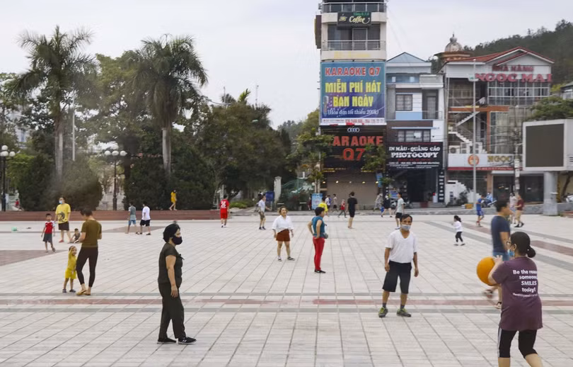 Tiếp tục thực hiện nghiêm cách ly toàn xã hội, không lơi lỏng chủ quan