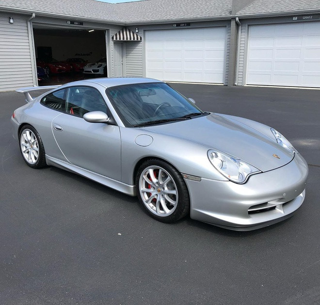 Bán đấu giá dàn siêu xe để ủng hộ bệnh nhân Covid-19