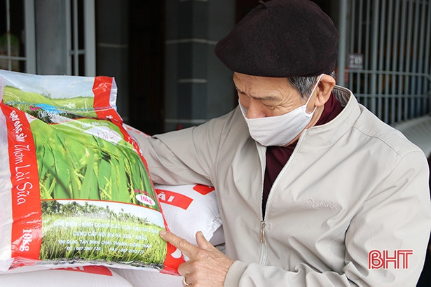 Thêm 1 giáo dân ở Hà Tĩnh ủng hộ 1,5 tấn gạo cho công tác phòng chống dịch Covid-19