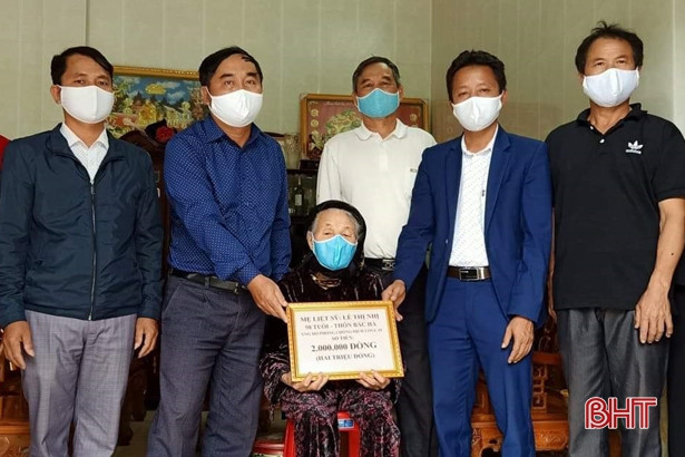 Mẹ liệt sỹ ở Hà Tĩnh ủng hộ 2 triệu đồng cho quỹ phòng, chống dịch Covid-19