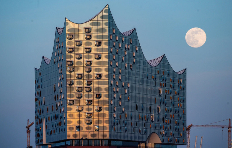 Siêu trăng lớn nhất năm rực sáng trên thế giới