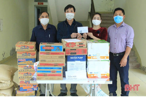 Cộng đồng OCOP Hà Tĩnh trao 120 triệu đồng hỗ trợ chống dịch