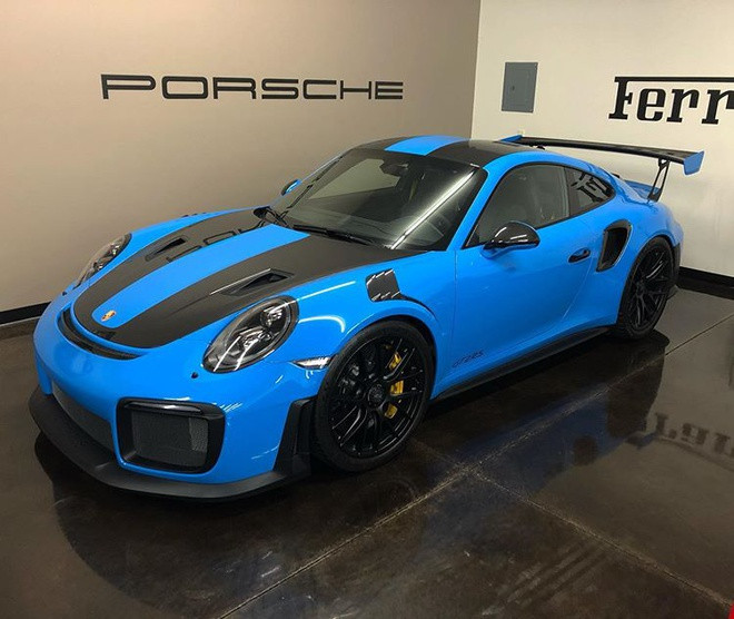 Bán đấu giá dàn siêu xe để ủng hộ bệnh nhân Covid-19