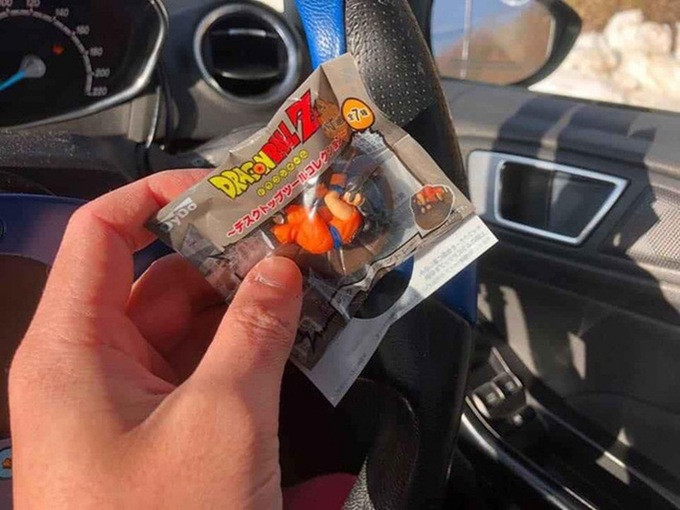 Ôtô bị móp vì bị người ngoài hành tinh lao vào