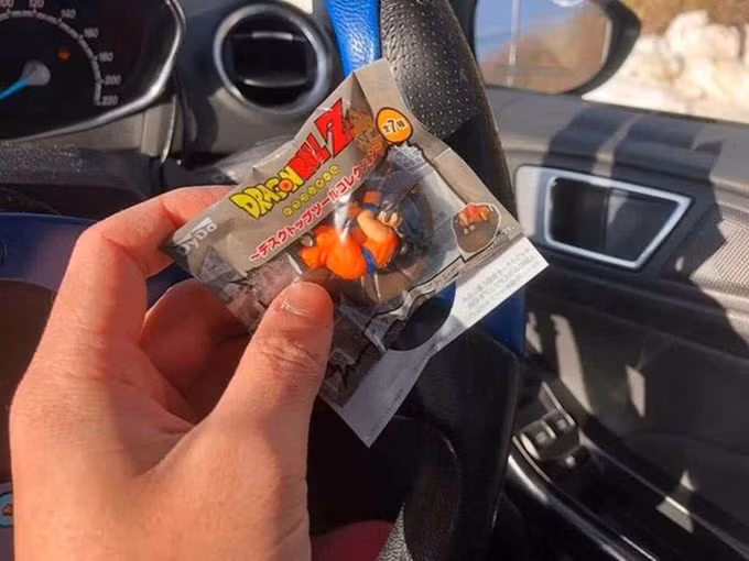 Ôtô bị móp vì bị người ngoài hành tinh lao vào