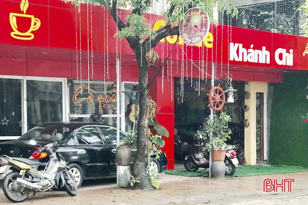 Phớt lờ chỉ đạo của cấp trên, nhiều cửa hàng không thiết yếu ở Cẩm Xuyên vẫn mở cửa