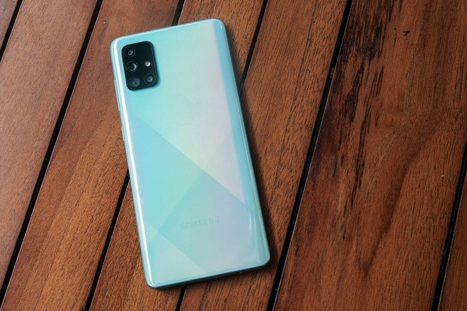 Nhiều smartphone chính hãng giảm giá đầu tháng 4