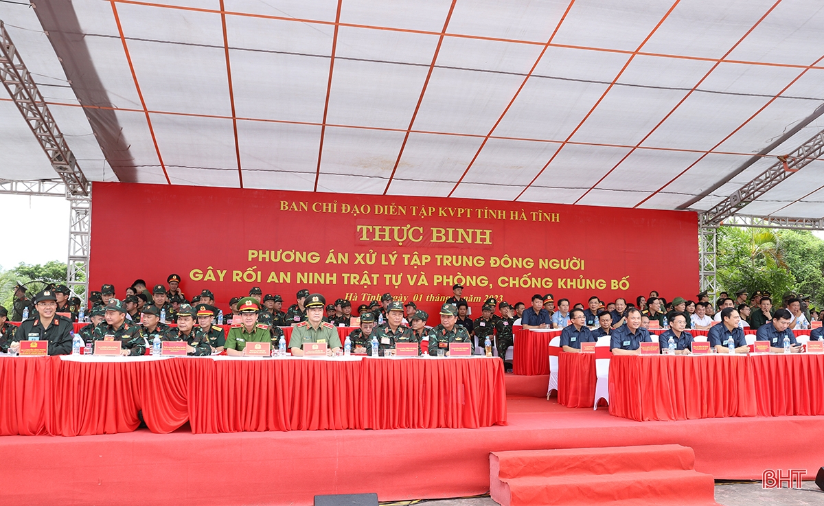 Lực lượng vũ trang Hà Tĩnh diễn tập xử lý tình huống gây rối, phòng chống khủng bố