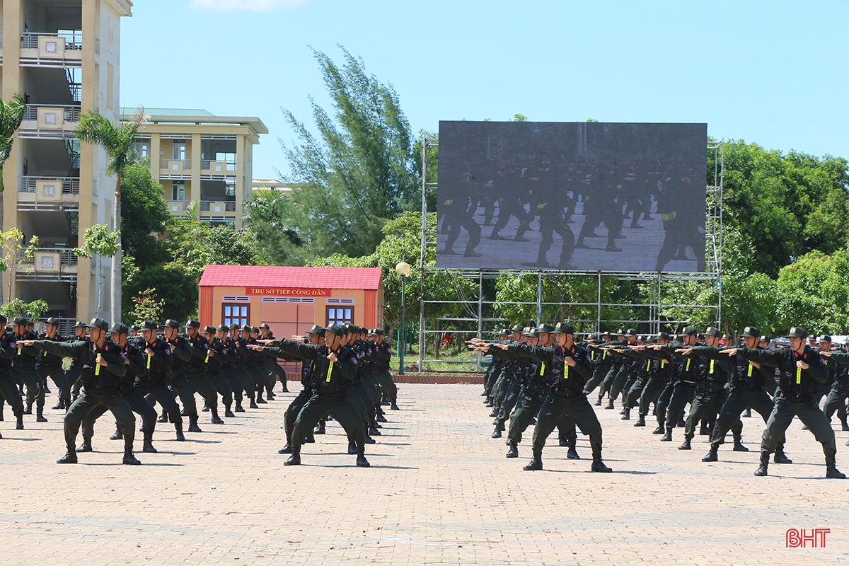 Lực lượng vũ trang Hà Tĩnh diễn tập xử lý tình huống gây rối, phòng chống khủng bố