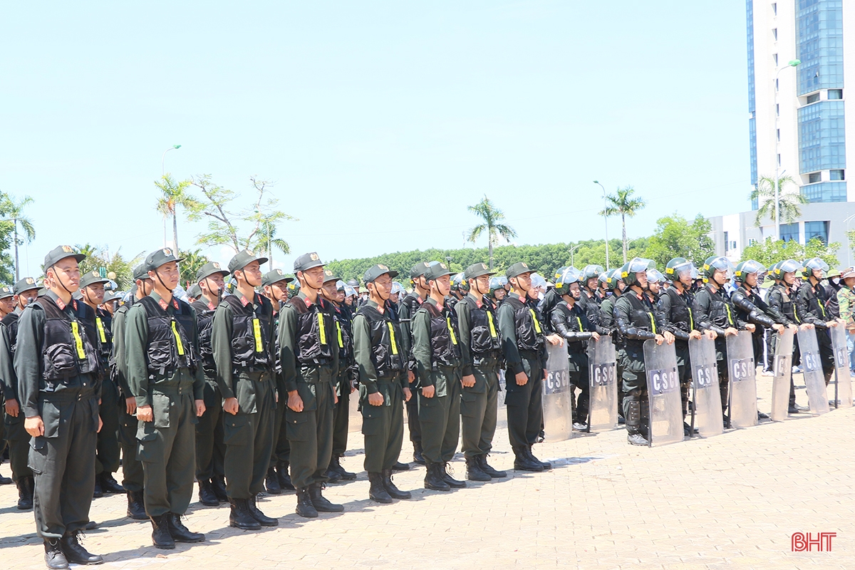 Lực lượng vũ trang Hà Tĩnh diễn tập xử lý tình huống gây rối, phòng chống khủng bố
