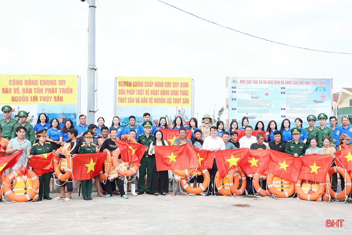 bqbht_br_tuoi-tre-xa-loc-ha-phoi-hop-voi-tram-bien-phong-cua-sot-tang-phao-ao-phao-co-to-quoc-cho-ba-con-ngu-dan.jpg
