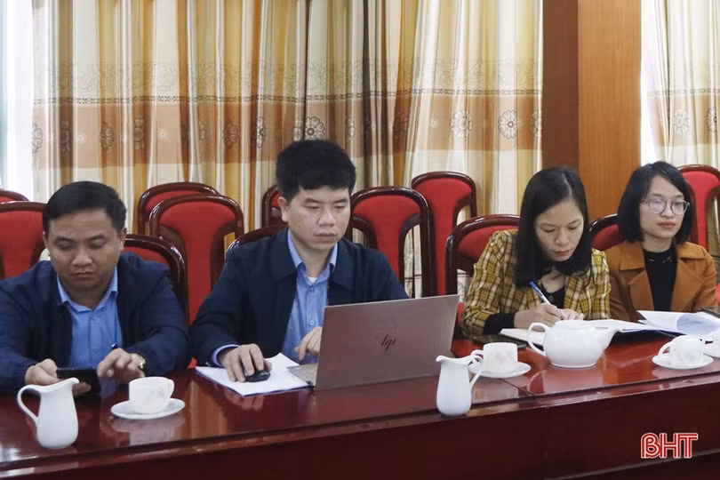 Chuyển làm việc từ xử lý văn bản, hồ sơ trên giấy sang môi trường điện tử ở Hà Tĩnh