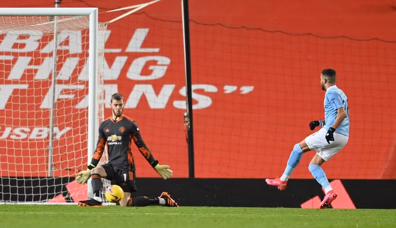 MU bị tước quả phạt đền ở derby Manchester