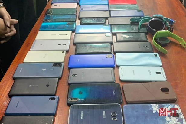 Bắt gọn 2 đối tượng từ Hưng Yên vào Hà Tĩnh đột nhập cửa hàng trộm 42 chiếc điện thoại