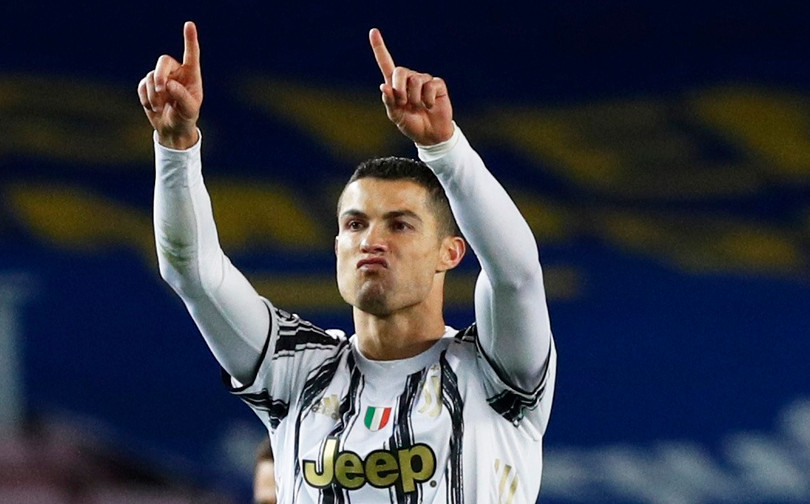 Messi bất lực trong ngày Ronaldo tỏa sáng