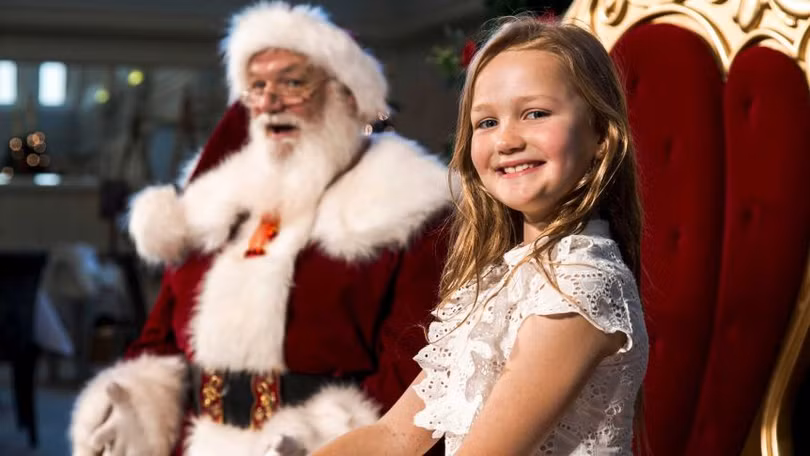 Khung cảnh Giáng sinh Covid-19 trên khắp thế giới