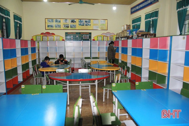 Tổ chức Loan Stiftung trao tiền, quà trị giá 461 triệu đồng cho 2 trường học ở Hà Tĩnh