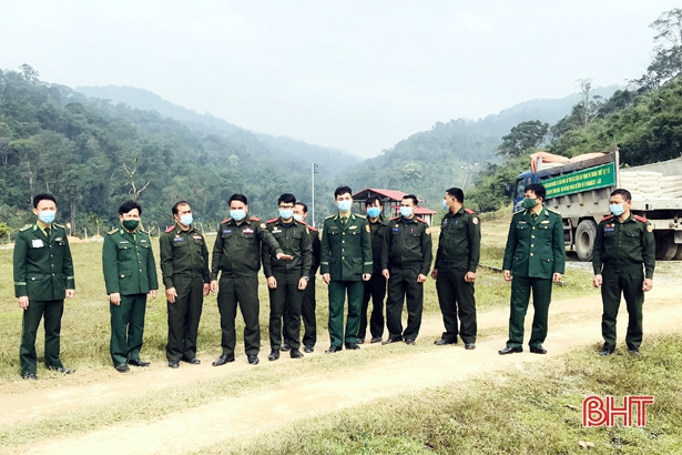 Biên phòng Hà Tĩnh hỗ trợ bộ đội Lào phòng chống dịch Covid-19