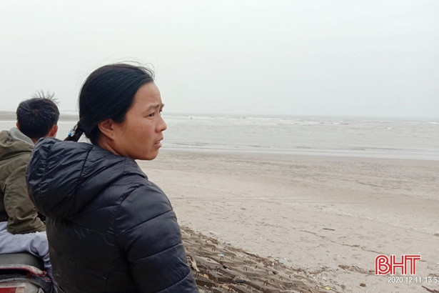 Cứu tàu bạn mắc cạn, tàu một ngư dân Thanh Hóa bị lật úp trên biển Hà Tĩnh