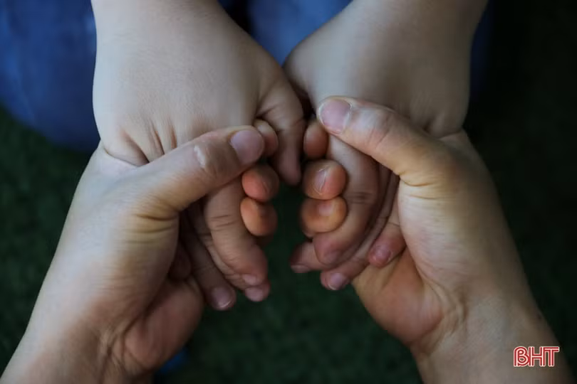 Hành trình cùng con trai “chiến đấu” với bệnh tự kỷ của bà mẹ Hà Tĩnh