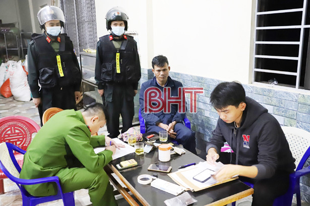 Triệt phá đường dây lô đề liên tỉnh Hà Tĩnh - Nghệ An, triệu tập, bắt giữ 25 đối tượng