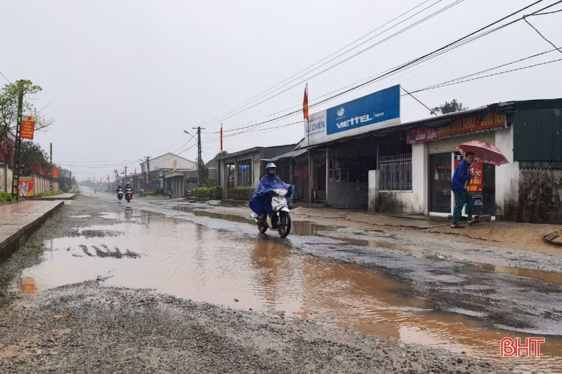 Hạ tầng giao thông yếu kém, nhiều xã ở huyện phía Nam Hà Tĩnh khó đạt chuẩn nông thôn mới