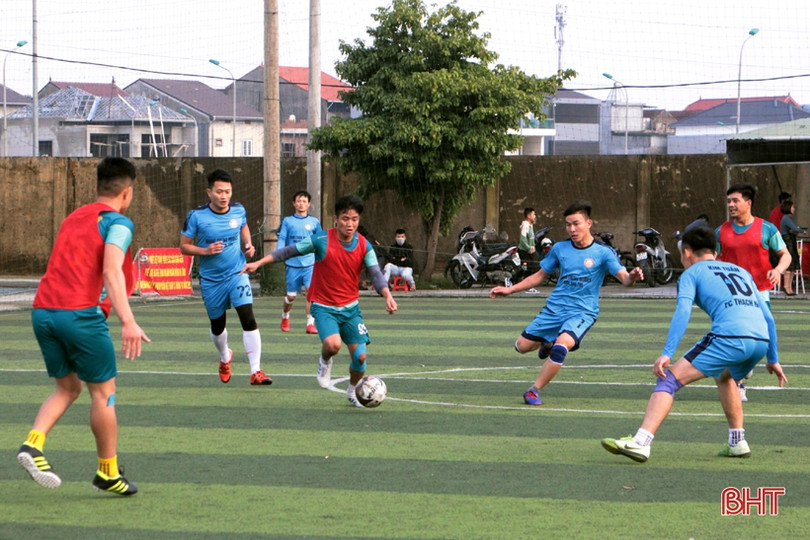 Giải Bóng đá Hội Cổ động viên Hà Tĩnh lần thứ 3 trao cúp cho đội Thạch Hà