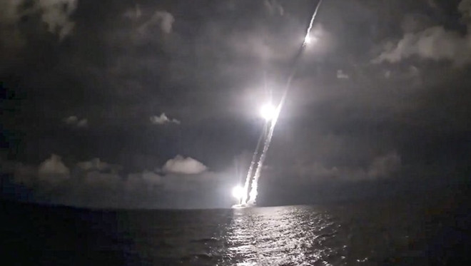 Tàu ngầm Nga phóng đồng loạt 4 siêu tên lửa hạt nhân giữa lúc căng thẳng với Mỹ