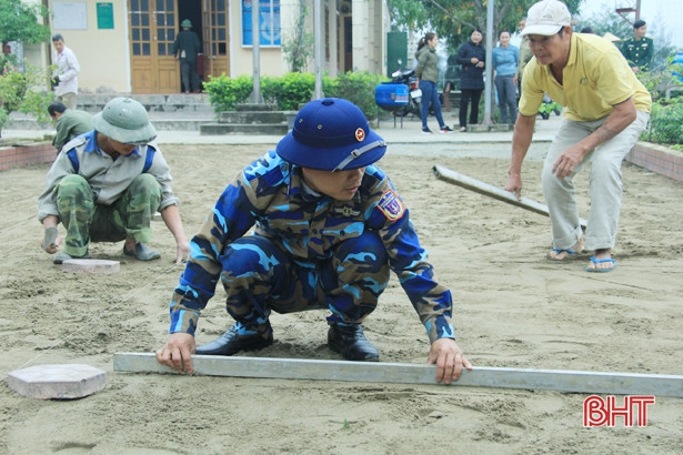 Lực lượng vũ trang Nghi Xuân giúp dân xây dựng nông thôn mới