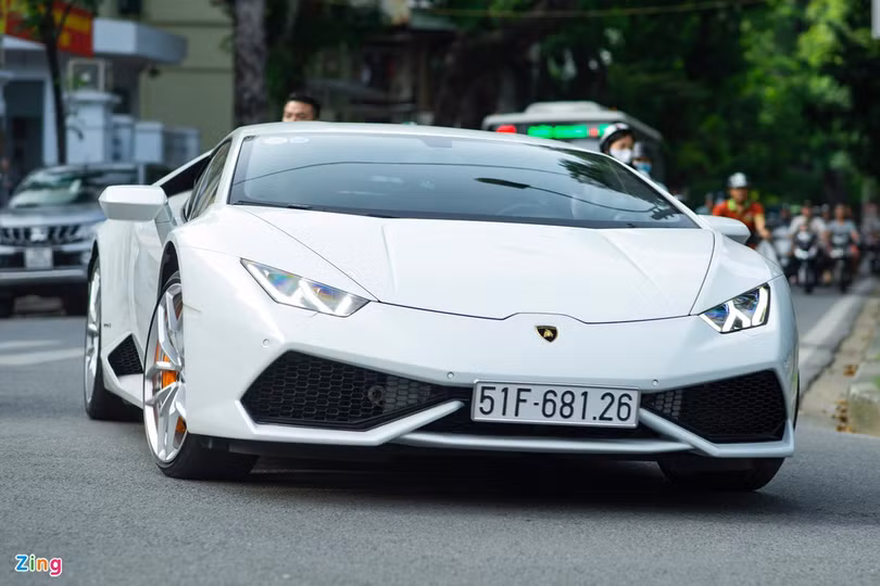 Dàn siêu xe trăm tỷ đồng dạo phố Hà Nội