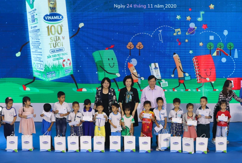 Hơn 46.300 học sinh Vĩnh Long thụ hưởng “Sữa học đường” năm học 2020 - 2021