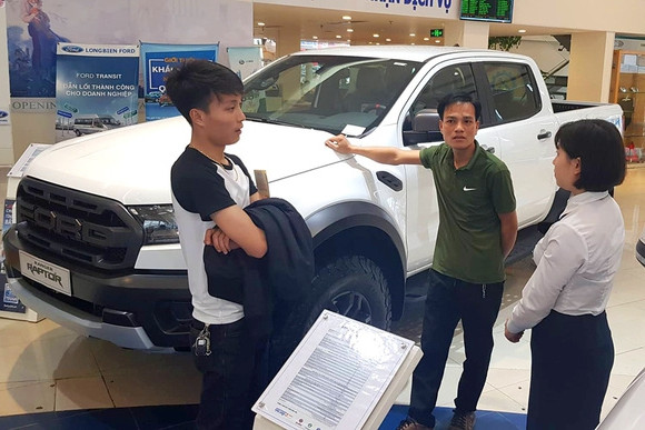 Người Việt chi mạnh tiền mua ô tô mới dịp cuối năm