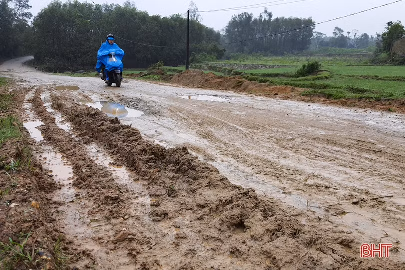 Hạ tầng giao thông yếu kém, nhiều xã ở huyện phía Nam Hà Tĩnh khó đạt chuẩn nông thôn mới