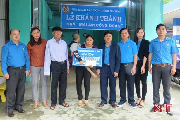 Công đoàn Hà Tĩnh hỗ trợ hơn 15 tỷ đồng cho người lao động khó khăn