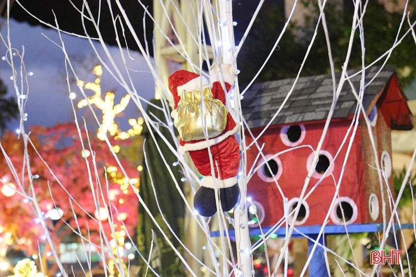 TP Hà Tĩnh ngập tràn sắc màu Giáng sinh