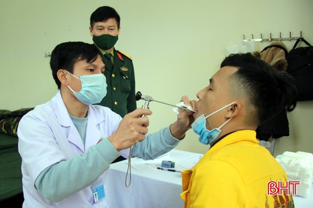 575 thanh niên Hương Sơn tham gia khám tuyển nghĩa vụ quân sự