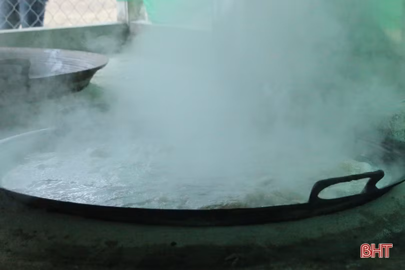 Cận cảnh quy trình làm mật mía ở làng nghề nổi tiếng Hà Tĩnh