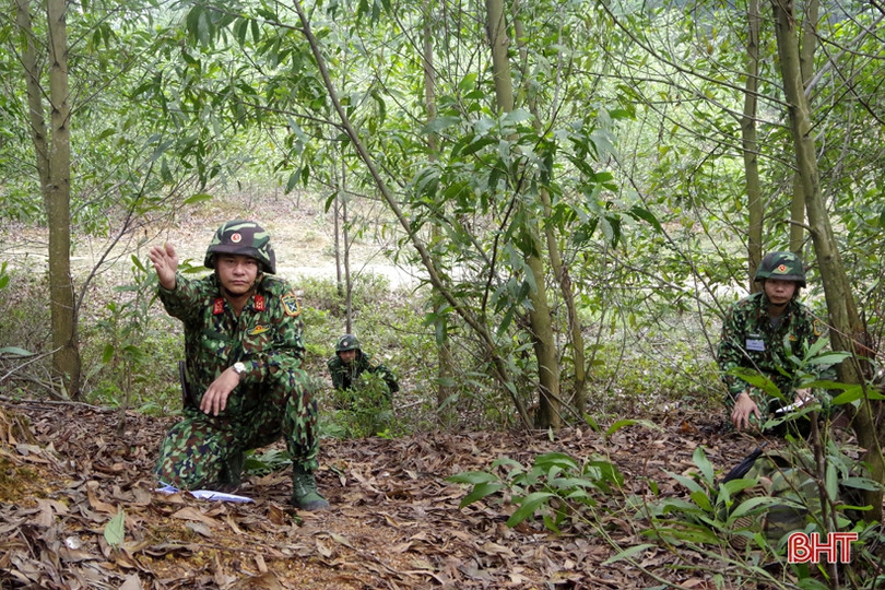 Bộ đội Hà Tĩnh thực hành vượt sông chiến đấu trong thời tiết lạnh giá