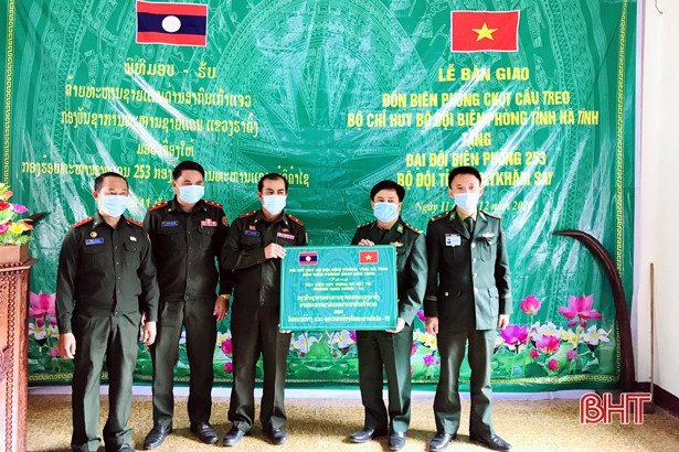 Biên phòng Hà Tĩnh hỗ trợ bộ đội Lào phòng chống dịch Covid-19