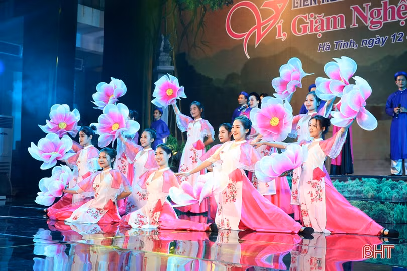 Khai mạc Liên hoan các CLB dân ca ví, giặm Nghệ Tĩnh