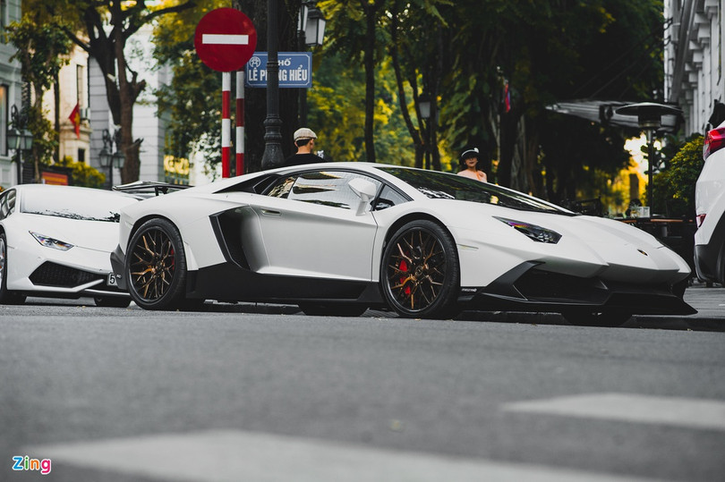 Dàn siêu xe trăm tỷ dạo phố Hà Nội ảnh 3 Dàn siêu xe trăm tỷ đồng dạo phố Hà Nội