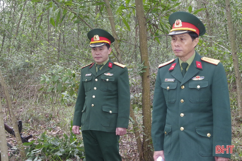 Bộ đội Hà Tĩnh thực hành vượt sông chiến đấu trong thời tiết lạnh giá