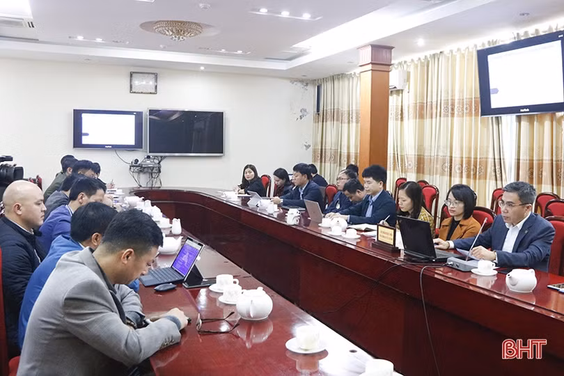 Chuyển làm việc từ xử lý văn bản, hồ sơ trên giấy sang môi trường điện tử ở Hà Tĩnh