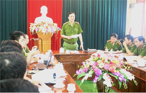 Đại tá Bùi Đình Quang, Phó giám đốc Công an Hà Tĩnh, Trưởng Ban chuyên án công bố quyết định khởi tố vụ án