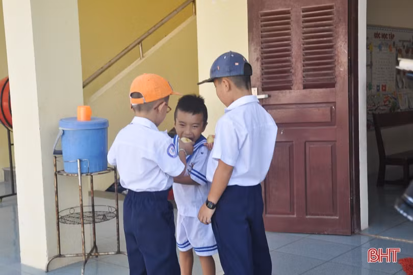 Bình yên xã đảo Song Tử Tây qua ống kính PV Báo Hà Tĩnh