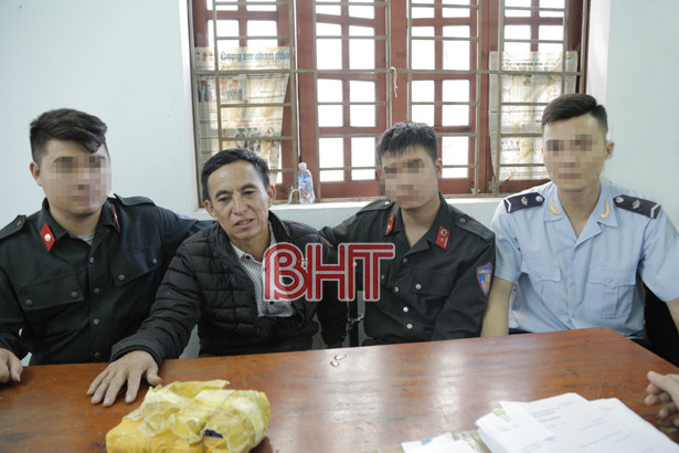 Mang 6.000 viên hồng phiến từ Nghệ An sang Hà Tĩnh tiêu thụ thì bị bắt